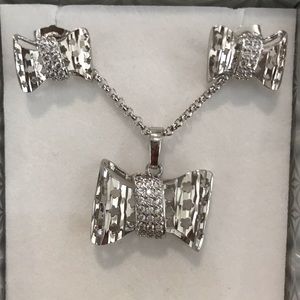 Beautiful bow pendant and earrings set